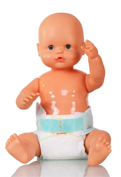 Baby doll en pañal aislado en blanco . —  Fotos de Stock
