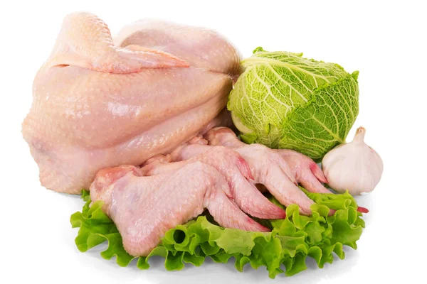 Egy egész nyers csirke hasított test és szárnyak, Savoy káposzta, fokhagyma — Stock Fotó