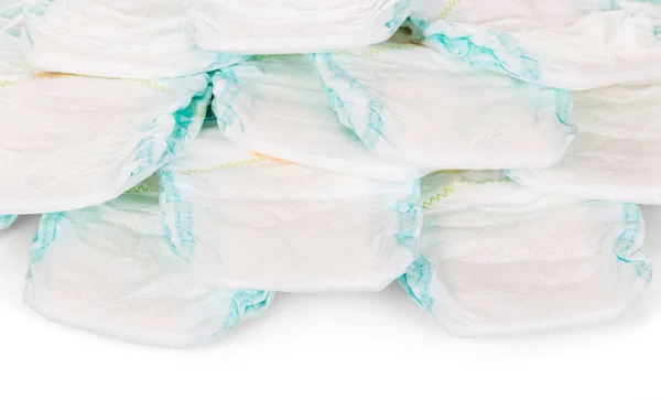Um monte de fraldas descartáveis limpas close-up isolado em branco . — Fotografia de Stock