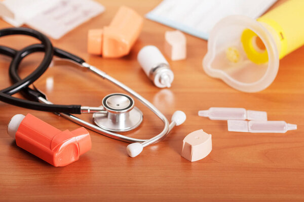 Ингаляторы аэрозоль, стетоскоп, аэрогамбер, упаковка
