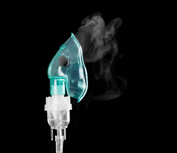 De inhalator en masker paren anti-allergische geneesmiddelen geïsoleerd op zwart — Stockfoto