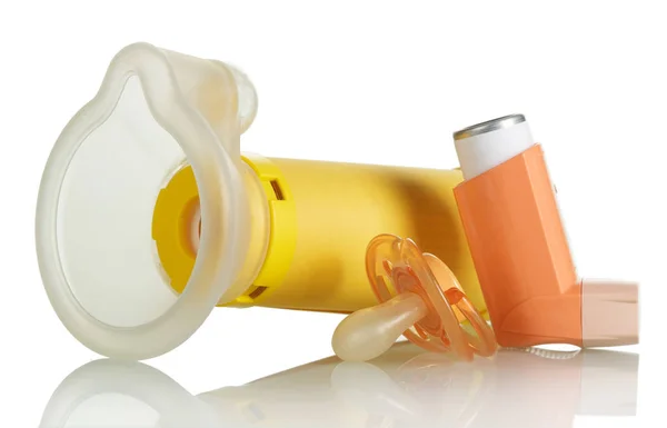 Inhaler spacer voor kinderen geïsoleerd op wit — Stockfoto