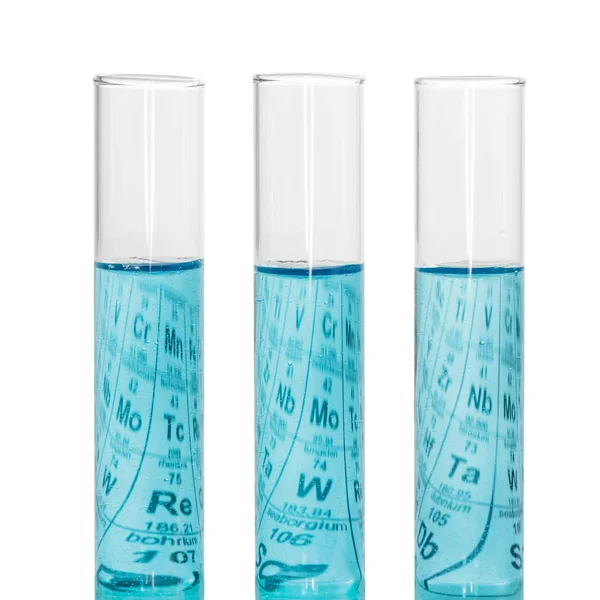 Tres tubos de ensayo con líquidos azules y hoja de papel — Foto de Stock