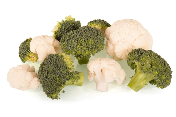 Inflorescencias maduras de brócoli y coliflor aisladas —  Fotos de Stock