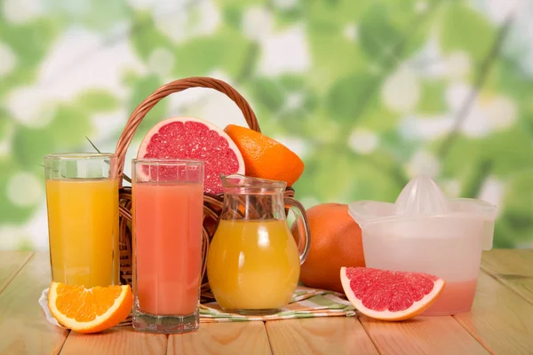 Jug Glasses Full Juice Basket Citrus Background Table — Stok fotoğraf