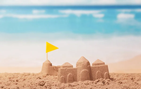 The palaces of sand, yellow flag on beach — Φωτογραφία Αρχείου