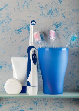 Elektronik diş fırçası raf banyosu