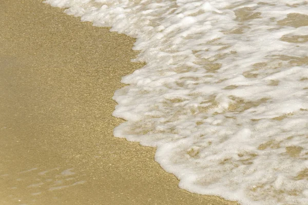 Playa olas de mar con espuma —  Fotos de Stock