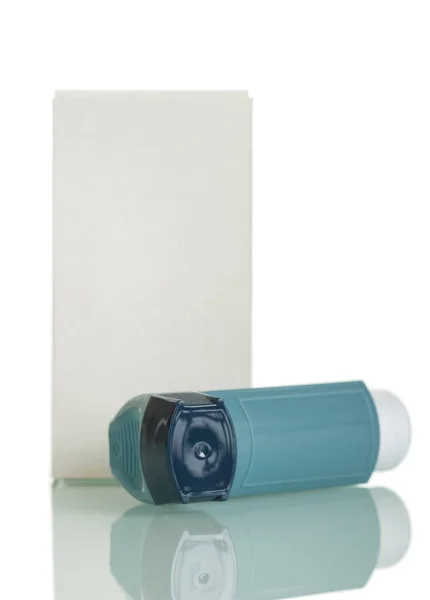 Small portable inhaler with dispenser to help asthmatics, isolated on white — 스톡 사진