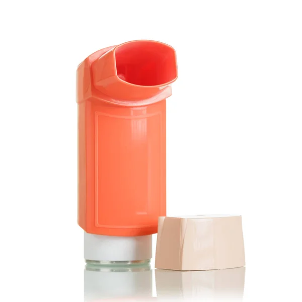 Petit inhalateur de poche pour l'asthme isolé sur blanc — Photo