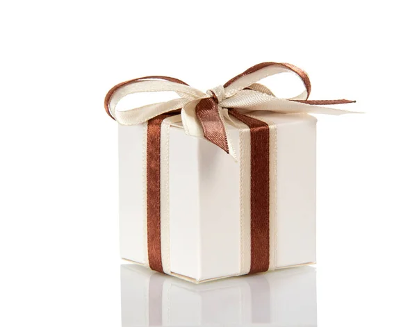 Box with gift, decorated with bow, isolated on white — 图库照片