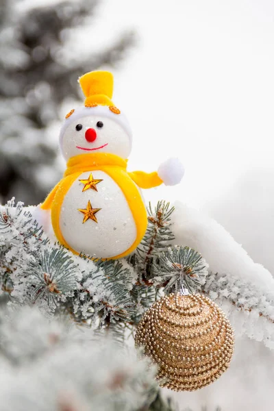 Little charming snowman and toy ball — Stockfoto