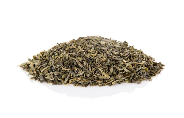 Fragrant pile of dry green tea isolated on white — Stockfoto