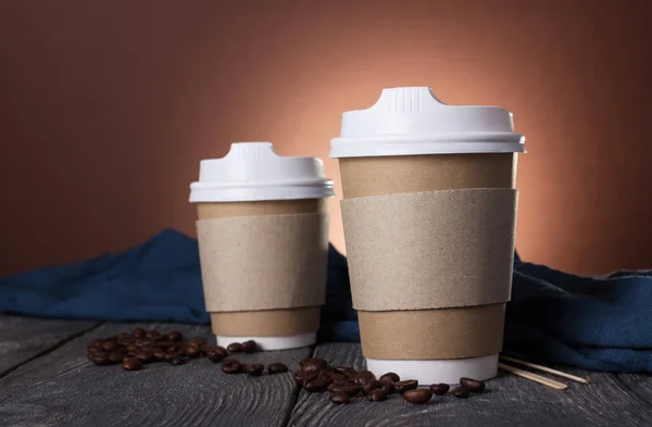 Disposable cups for coffee to take away, on wooden surface — Stock Photo, Image