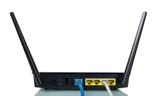 Panel de router conectado con cable, aislado en blanco —  Fotos de Stock