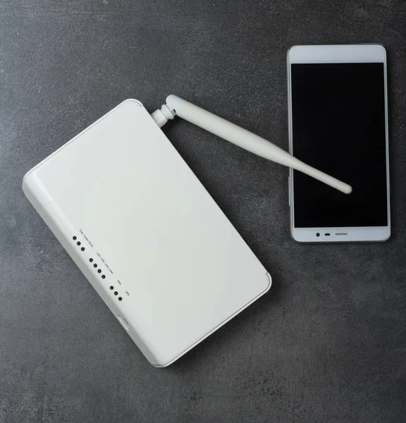 Smartphone and device to wirelessly connect to Internet on gray — 스톡 사진