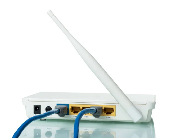 连接到Lan的Wifi路由器，在白色上隔离 — 图库照片