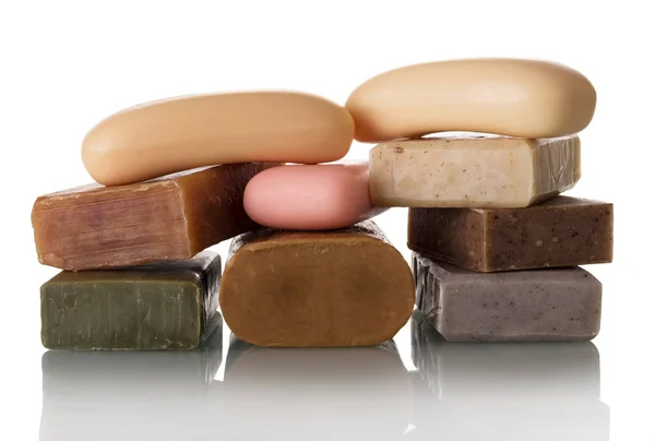 Set di saponi fatti a mano con vari additivi e aromi isolati su un bianco — Foto Stock