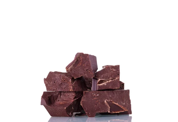Шоколадные кусочки черного шоколада — стоковое фото