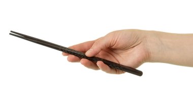 Beyaz tenli, kadın eli Asya yemekleri için çubuklar.