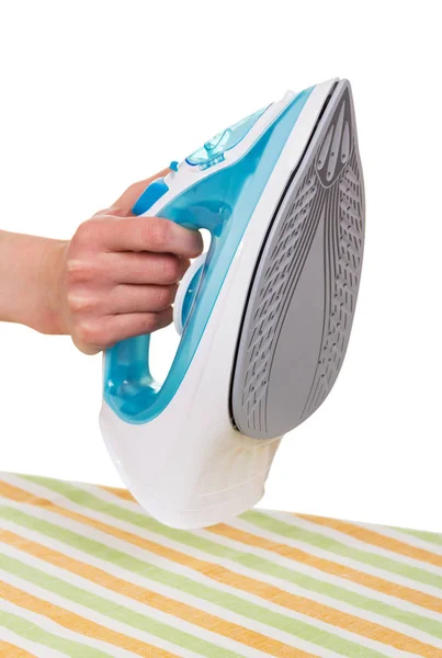 Besi listrik di tangan wanita, handuk di Ironing Board, terisolasi di atas putih — Stok Foto