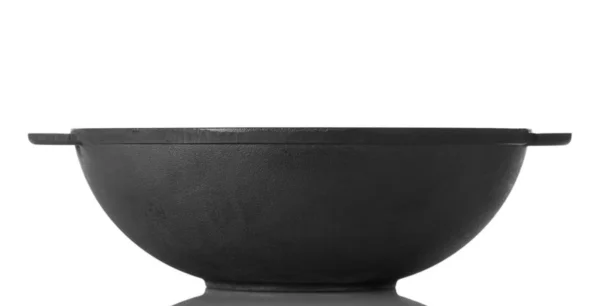 Sartén wok grande para cocinar platos asiáticos tradicionales aislados en blanco —  Fotos de Stock