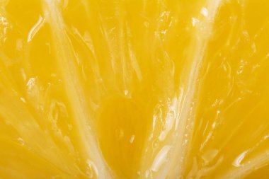 Parlak sarı sulu limon, kesit yakın çekim. Arkaplan