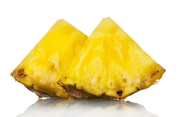 Saftige Ananasstücke Isoliert Auf Weißem Hintergrund Nahaufnahme — Stockfoto