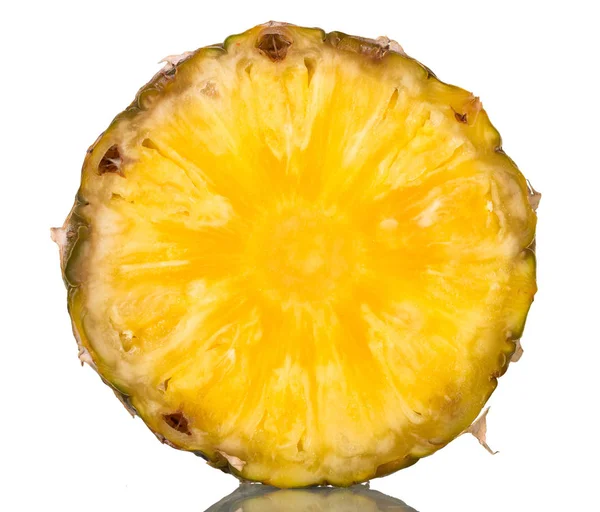 Querschnitt Der Reifen Saftigen Ananas Isoliert Auf Weißem Hintergrund — Stockfoto