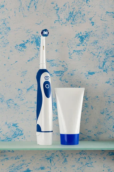 Brosse Dents Électrique Tube Dentifrice Sur Une Étagère Verre Dans — Photo