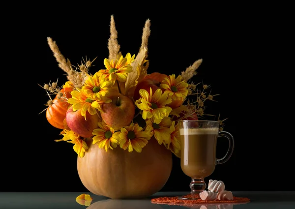 Blumenstrauß Früchte Und Getrocknete Plantage Der Vase Aus Kürbis Cappuccino — Stockfoto