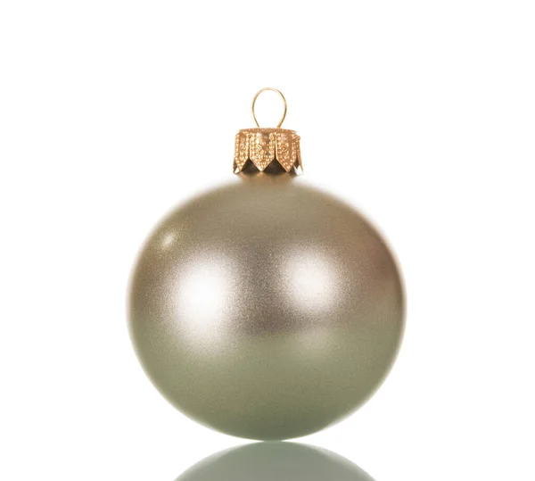 Silberne Weihnachtskugel Spielzeug Isoliert Auf Weißem Hintergrund — Stockfoto
