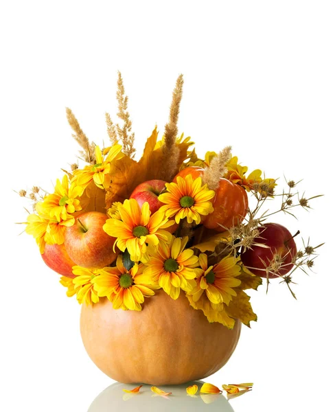 Composition Apples Flowers Spikelets Dry Thorns Makeshift Vase Out Pumpkin — Stockfoto