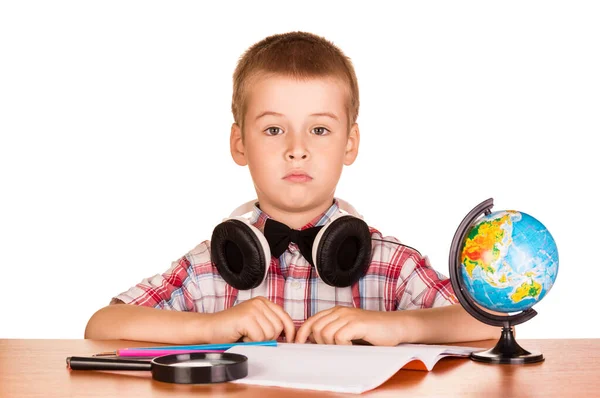 Material Escolar Niño Con Auriculares Conectados Mesa Aislados Sobre Fondo —  Fotos de Stock