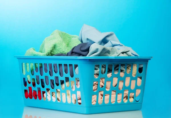 Plastic Basket Clothes Washing Blue Background — Stock Photo, Image