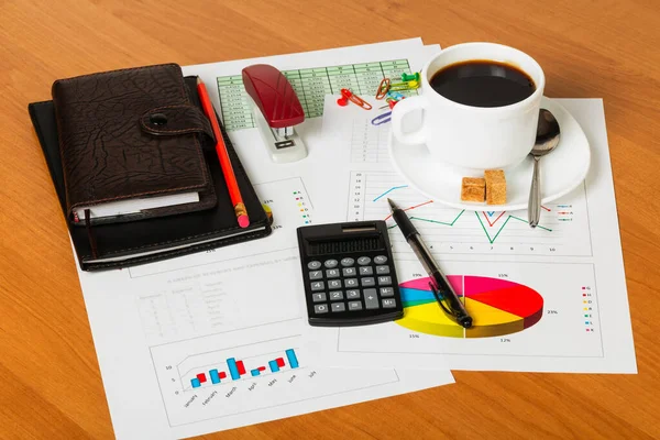 Rekenmachine Kopje Koffie Notebooks Andere Briefpapier Naar Bureaubladachtergrond — Stockfoto