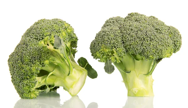 Beyaz Arka Plan Üzerinde Izole Taze Brokoli Yakın Çekim — Stok fotoğraf