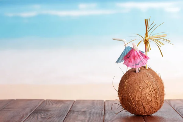 Coconut Straw Parasols Table Front Sea — Stock Photo, Image