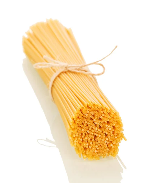 Spaghettis Associés Une Chaîne Isolée Sur Fond Blanc — Photo