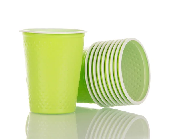 Groen Plastic Bekers Geïsoleerd Witte Achtergrond — Stockfoto