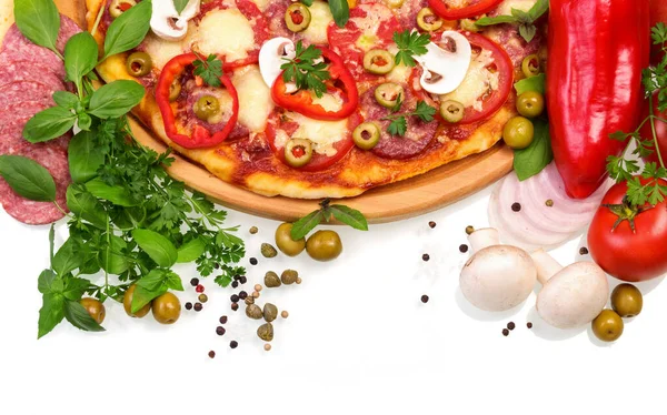 Pizza Con Champiñones Salchichas Verduras Sobre Fondo Blanco — Foto de Stock