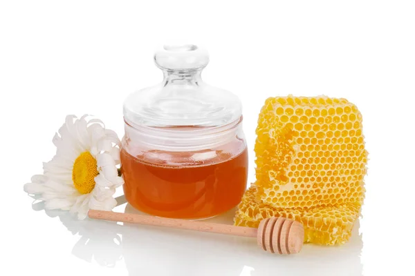 Bank Honey Honeycomb Bucket Dan Chamomile Flower Isolated White Background — Stok Foto