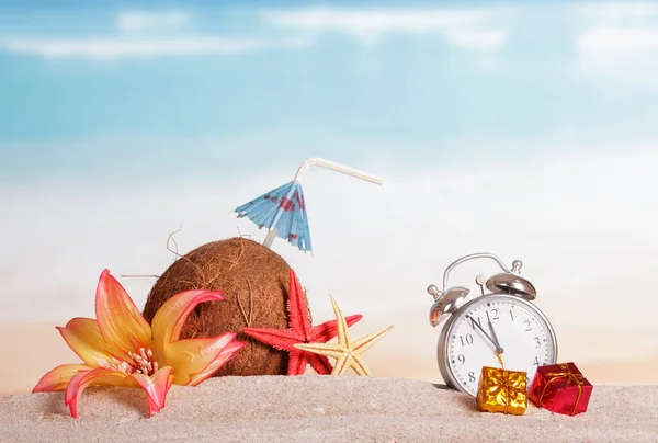 Coconut Starfish Flower Gifts Alarm Clock Sand Sea — Stock Photo, Image