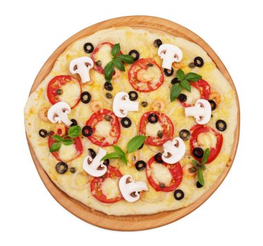 Beyaz arka planda izole edilmiş pizzalı ahşap tahta..