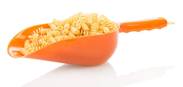 Scoop Con Pasta Elicoidale Isolata Fondo Bianco — Foto Stock