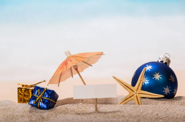 Blank Card Starfish Gifts Christmas Ball Sand Sea — Stock Photo, Image