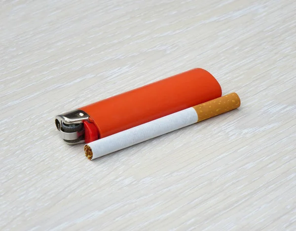 Lighter and Cigarette — Stock Photo, Image