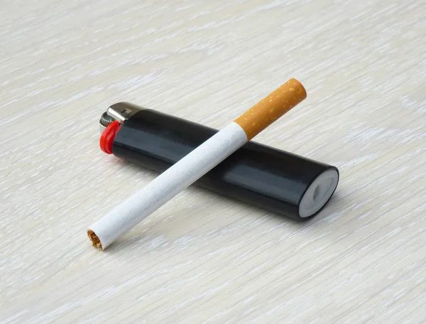 Lighter and Cigarette — Stock Photo, Image