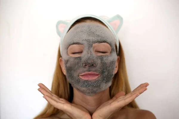 Bubbling Mask Charcoal Oxygen Purifying Product Face Beautiful Woman Skin — Stock Photo, Image