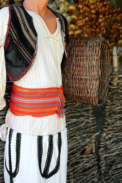 Pakaian Pria Tradisional Albania Yang Dikenakan Pedesaan Foto Vertikal — Stok Foto